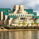 「前線はあらゆる場所にある」...史上初のMI6女性長官が警告する、テクノロジーと安全保障の関係性 이미지