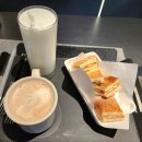 이수역 카페 커피브라더에서 카야크림 치즈토스트, 플레인 요거트 스무디, 따뜻한 밀크티 라테 솔직후기