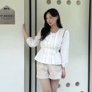 화이트 블라우스 코디 추천｜레테라 봄 데일리룩 완성템