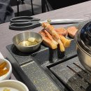 지리산 흑돼지 | 홍대 구워주는 고깃집 홍대입구역 맛집 육현전 지리산 흑돼지 후기