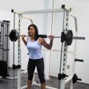 바벨과 사람 헬스클럽 이미지