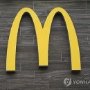 맥도날드 앞 보도 이미지