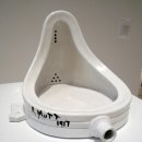 마르셀 뒤샹 -샘,1917-1964년,Readymade,porcelain urinall.23.5x18x60cm,프랑스 퐁피두센터 이미지