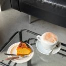 효창한신아파트경로당 | [서울 효창공원] 사우스, SAUS, 단호박 바스크 치즈 케이크, 드라이 카푸치노 후기, 2층짜리 꼬마 건물...