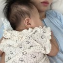 3개월 아기 발달 (111일~115일): 뒤집기 반복, 뭐든지 손으로 잡고 입으로 가져가기, 구미 아기랑 일상
