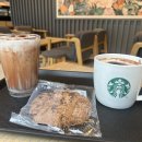 블랙카우 | 신메뉴-아이스 블랙 글레이즈드 라떼 , 블랙 글레이즈드 라떼 , 다크 초콜릿 카우보이 쿠키 먹어본 후기