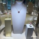 스톤 하와이 | 반클리프 신작, 플뢰르 드 하와이 컬러별 어울림 분석 | 쿨톤은 아쿠아마린, 웜톤은 아메시스트?