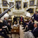 백악관이 전쟁 종식 논의 위해 우크라이나 대통령 및 유럽 지도자들과 회담 이미지