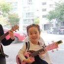 행복한 우쿨렐레 이미지