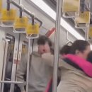 상하이 지하철 자리싸움 30대·60대 여성 난투극…결국 행정 구류 이미지
