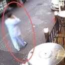 마트에서 흉기 난동 60대 여성 사망…'환자복 남성' 체포 이미지
