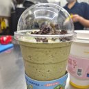 빽다방 강남역월드점 | 빽다방 리뉴얼 피스타치오 빽스치노 베이직 칼로리 맛 후기