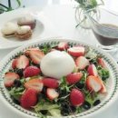 딸기 브라타 샐러드 제철과일 샐러드 브라타치즈 딸기 샐러드 레시피 이미지