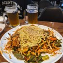 대박치킨호프 | (동네맛집) 소문대로 대박.. 쫄면사리 골뱅이무침에 시원한 생맥주가 미친 '몽마르치킨호프' 솔직 후기!