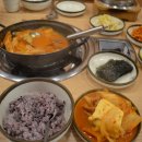 월수금 통돼지 김치찌개 이미지