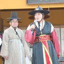 제10회 마포나루 새우젓 축제에 참가한 탤런트 김성한님과 배우 신학철님입니다. 이미지