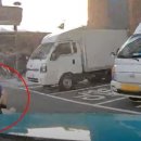 주차장 바닥에 앉아있다 차에 치인 남녀.."합의금 요구, 황당" 이미지