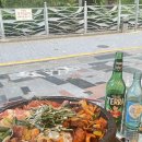 대창인생 | 시청역 술집 추천 '대창인생': 야외 테이블에서 즐기는 양대창 불쇼와 전골의 끝판왕