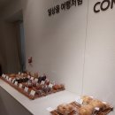 콤마 | 홍대 카페 콤마 솔직후기 연남 대형 북카페