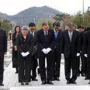 ??반기문 유엔 사무총장 봉하 방문, 노무현 대통령 묘역 참배 이미지