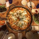 ‘닭갈비의 근본은 철판’… 지글지글 볶아먹는 서울 철판닭갈비 맛집 5곳 이미지