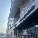 신한은행 횡단보도 앞 이미지