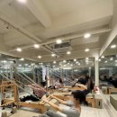 소도구를 이용한 기초 필라테스 이미지