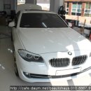 BMW 520D 엠비언트 라이트 전용하이패스 전후방2채널블랙박스 전용보조배터리 도어로고빔 시트서브우퍼 이미지