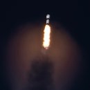 SpaceX, 케이프 커내버럴에서 국가 안보 위성을 탑재한 팰컨 9 로켓 발사 이미지