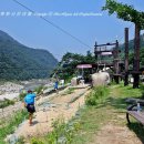 외줄에 매달려 푸른 강물 위를 미끄러지듯 날아가는 내린천 수변공원 포시즌 스카이 짚트랙 인제여행 이미지