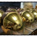 헬멧 조형물 이미지