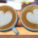 커피라떼아트 야간 이미지