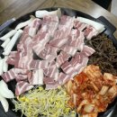 솥뚜껑위에춤추는삼겹살 이미지