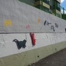 주택 담장 앞 이미지