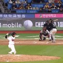 KS 3차전에서 역전 투런 홈런치는 박동원.gif 이미지