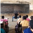 어느 아프리카 초등학교의 컴퓨터 수업 이미지