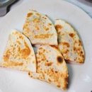 치킨 퀘사디아 만드는법 또띠아 퀘사디아 만들기 토마토소스 활용 이미지