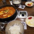 펌)얼큰한 국물과 진한 감칠맛이 돋보이는 서울 김치찌개 맛집 5곳---문현정 에디터 님의 스토리 이미지