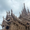 헬멧 조형물 | 파타야 진리의성전 후기 : 입장료, 복장, 한국어가이드 시간