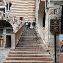 정치09 | 이탈리아 베로나(Verona) 여행 - 09. 시뇨리 광장(Piazza dei Signori) 2). 광장을 둘러싸고 있는...