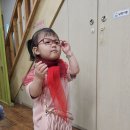 👩‍🦰5월28일 목요일-엄마,아빠의 옷을 입어요👨‍🦰 이미지