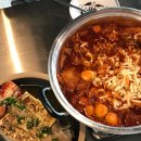 신촌에안김 | 신촌 데이트 맛집 추천｜불필요 신촌점 치즈 닭라볶이, 묵은지 대패 두부 삼합 후기