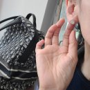 작은 조명을 달아 피부 톤을 밝혀줍니다!! 화이트 스노우 귀걸이, 지금 부터 주문 시작하겠습니다...