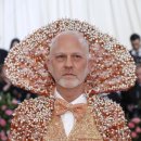 Over-the-top at the Met Gala 이미지