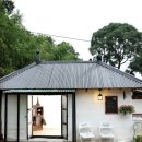 발품팔아 옛집을 게스트룸으로 개조한 감성주택 이미지