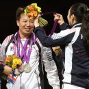 펜싱 여자 에페 단체 결승전에서 은메달을 목에 건 자랑스런 대한의 딸들 이미지