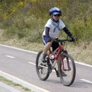 개울과 사람들 이미지