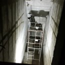동극건업 A1외부계단 밑 지하2층 2단B/T 작업상태 불량 이미지