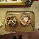 PiTc | 홍대 카페 / PITC 크리스마스트리가 예쁘고 커피도 굿굿