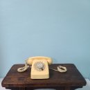 옛날 전화기 다이얼 전화기옛날 오래전에 만들어진 것 다이얼 전화기 입니다 용건만 간단히 쓰여져 이미지